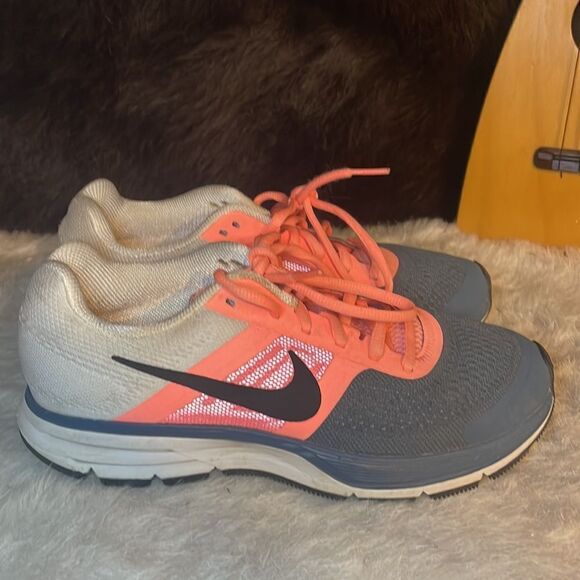 Nike shoes 7.5 (3725) - Picture 4 of 11